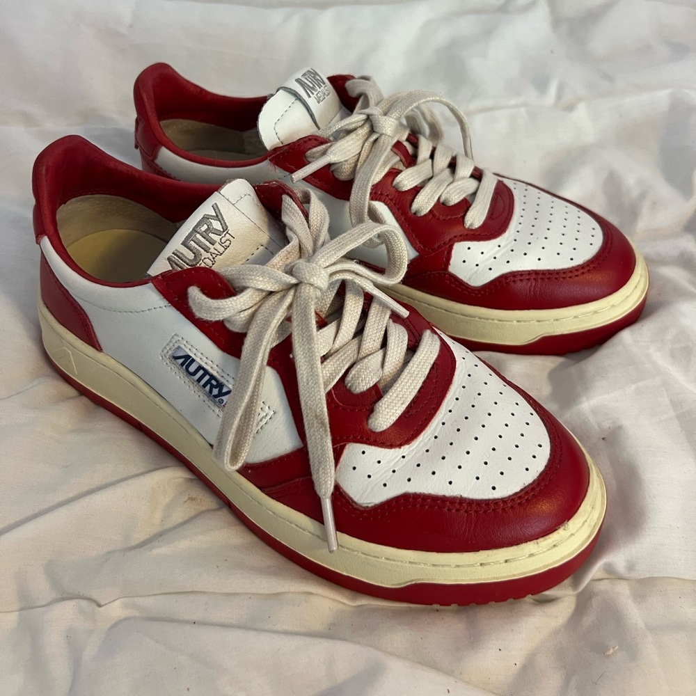AUTRY RED & WHITE MEDALIST LOW BICOLOR LEATHER SNEAKERS SZ:38/US 8